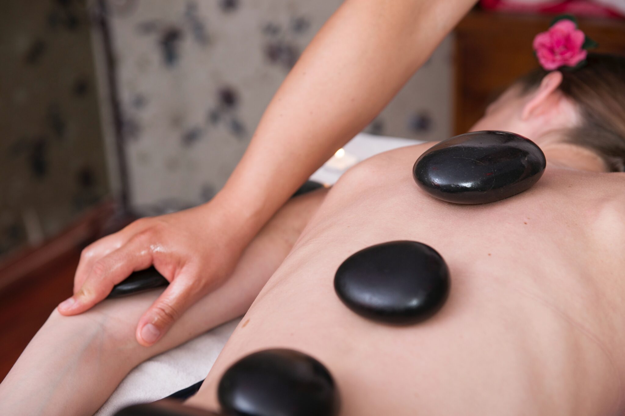 The Benefits of Hot Stone Massage